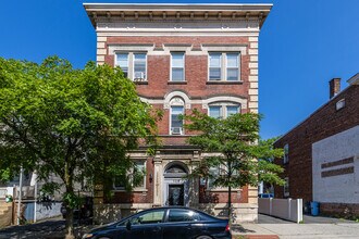 108 Pine St in Montclair, NJ - Building Photo - Building Photo