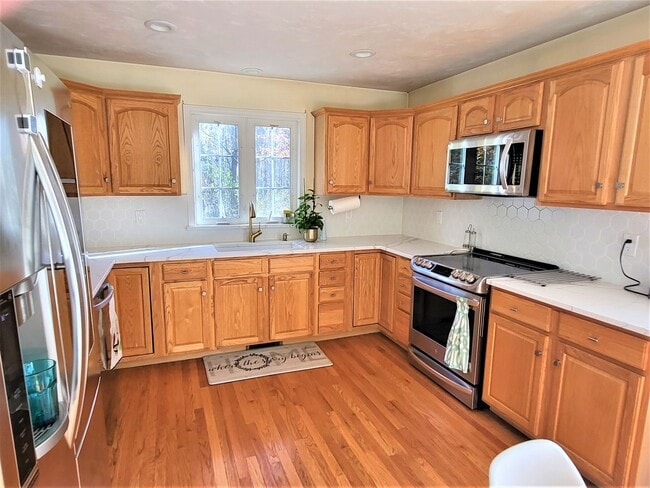 21 Hines Rd in Cumberland, RI - Building Photo - Building Photo