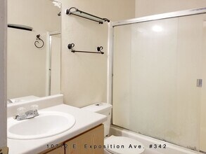 10782 E Exposition Ave in Aurora, CO - Foto de edificio - Building Photo