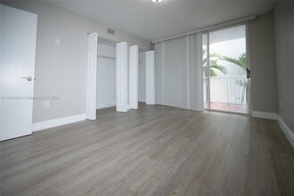 7832 Collins Ave in Miami, FL - Building Photo - Building Photo