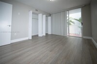 7832 Collins Ave, Unit 406 in Miami, FL - Building Photo - Building Photo