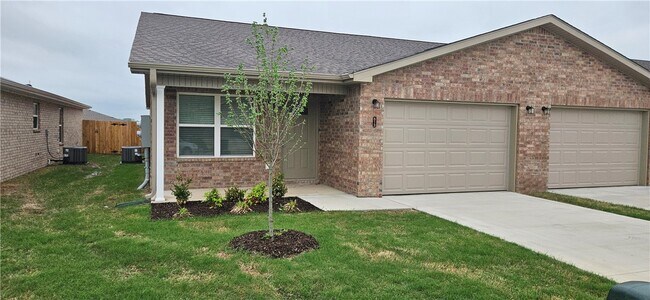 613 NW 69th Ave in Bentonville, AR - Building Photo - Building Photo