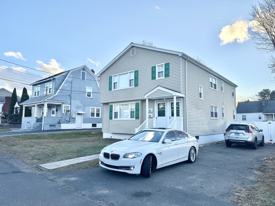 317 Alexander Ave, Unit 2 in Bridgeport, CT - Foto de edificio