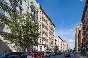 245 E 13th St in New York, NY - Foto de edificio - Building Photo