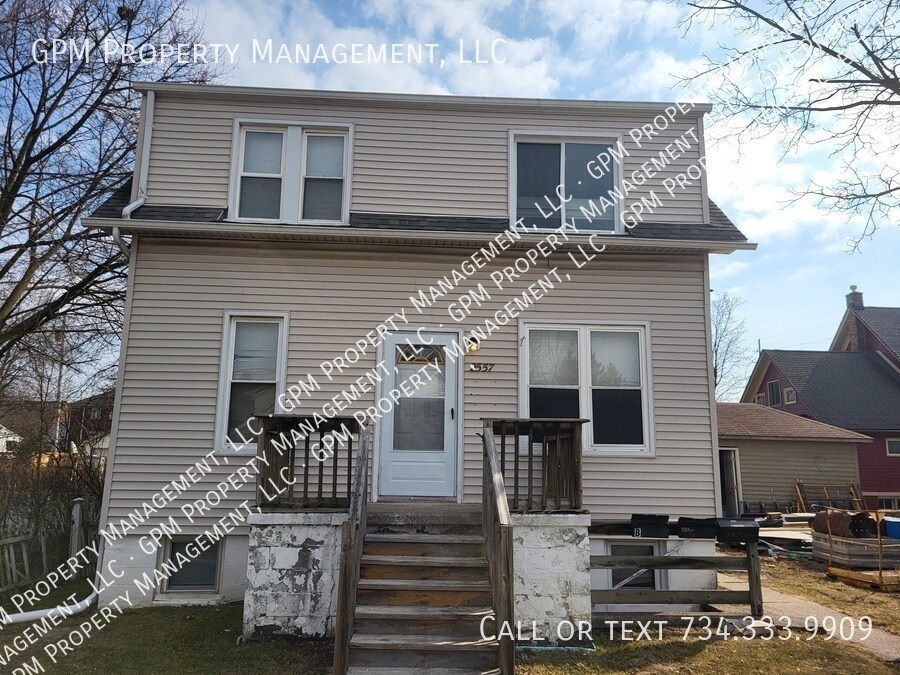 2557 4th St in Trenton, MI - Building Photo