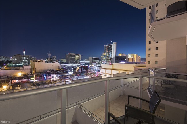 150 Las Vegas Blvd N-Unit -Unit 1618 in Las Vegas, NV - Building Photo - Building Photo