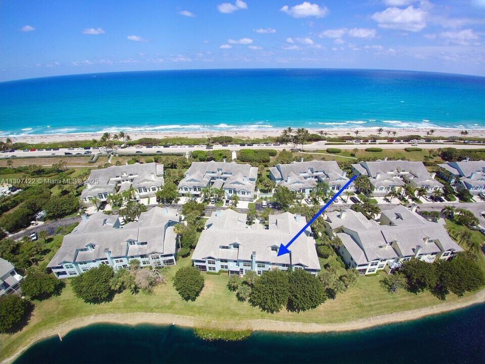 905 Mainsail Cir in Jupiter, FL - Building Photo