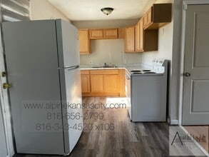 4925 E 41 St in Kansas City, MO - Building Photo - Building Photo