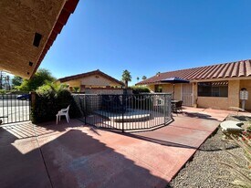 44620 San Rafael Ave in Palm Desert, CA - Building Photo