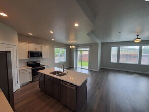 7018 W 31st Ave in Kennewick, WA - Building Photo - Building Photo