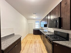 2121 W Irving Park Rd in Chicago, IL - Building Photo - Building Photo