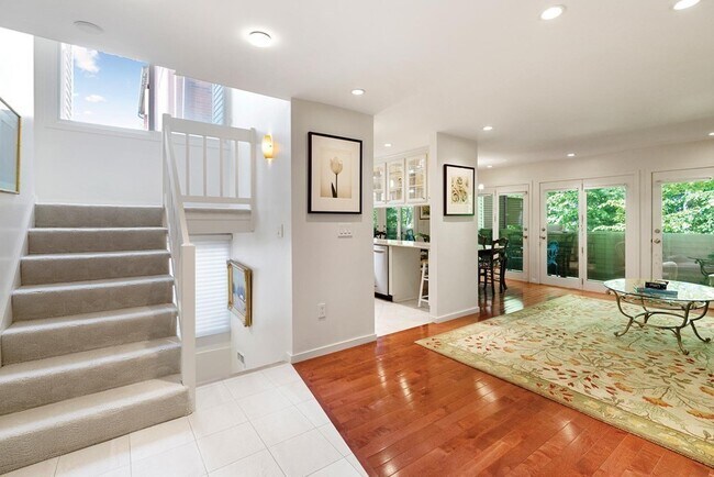 241 Perkins St, Unit E101