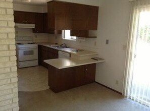 2335 Elysium Ave in Eugene, OR - Building Photo - Building Photo