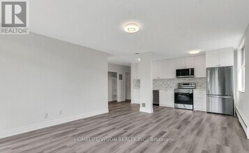 18 Kenrae Rd in Toronto, ON - Building Photo - Building Photo