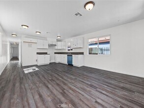 6 S Owens St in Bakersfield, CA - Building Photo - Building Photo