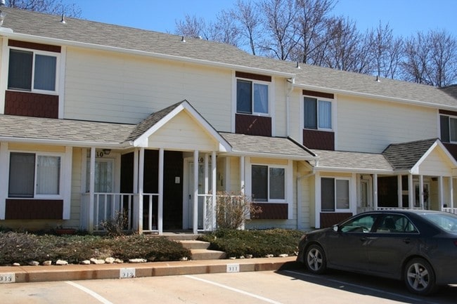 Summer Tree Apartments in Wichita, KS - Foto de edificio - Building Photo