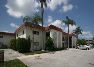 Villaga Plaza in Sarasota, FL - Building Photo - Building Photo