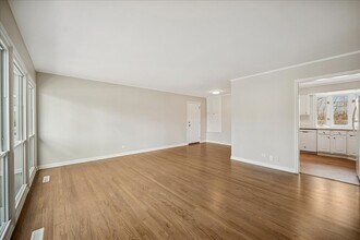 1001 Longaker Rd in Northbrook, IL - Building Photo - Building Photo