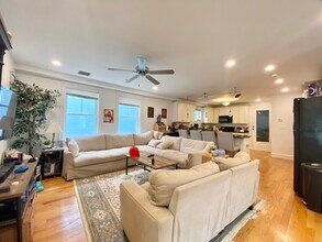 14 Fern St, Unit 2 in Boston, MA - Foto de edificio - Building Photo