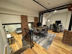 1110 Massachusetts Ave, Unit 1 in Cambridge, MA - Building Photo