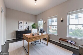 14302 Potomac Heights Ln in Rockville, MD - Building Photo - Building Photo