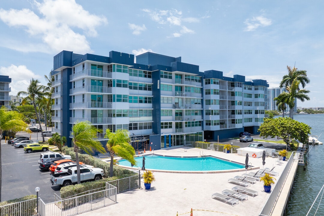 The Reef Club in North Miami Beach, FL - Building Photo
