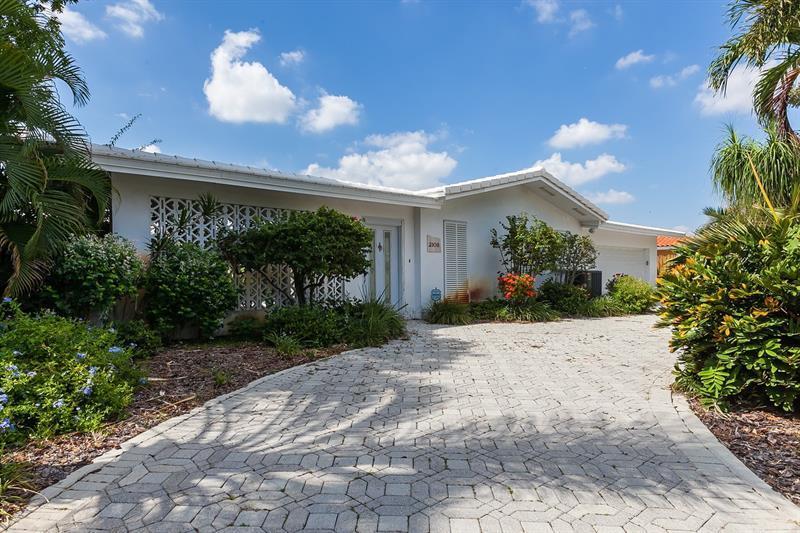 2108 NE 44th St in Fort Lauderdale, FL - Building Photo