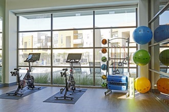 Sutter Green Apartments in Sacramento, CA - Building Photo - Interior Photo