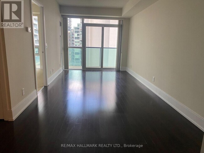 70 Roehampton Ave in Toronto, ON - Building Photo - Building Photo
