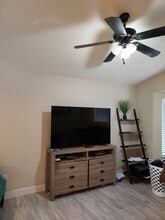 725 Naples St in Lemoore, CA - Building Photo - Building Photo