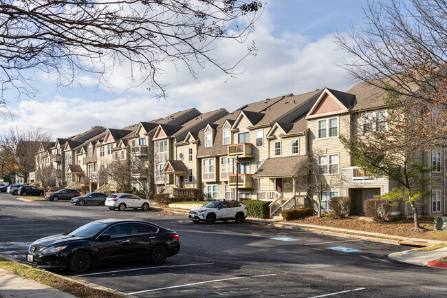 Bridgeport Condominiums in Laurel, MD - Building Photo - Building Photo