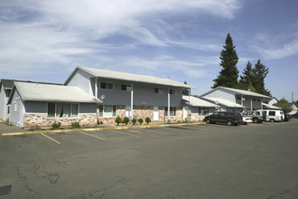 Mereweather Apartments in Hillsboro, OR - Building Photo - Building Photo