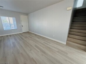 5615 W Sun Temple Ave in Las Vegas, NV - Building Photo - Building Photo