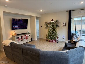 815 Eaton Fls St in Henderson, NV - Building Photo - Building Photo