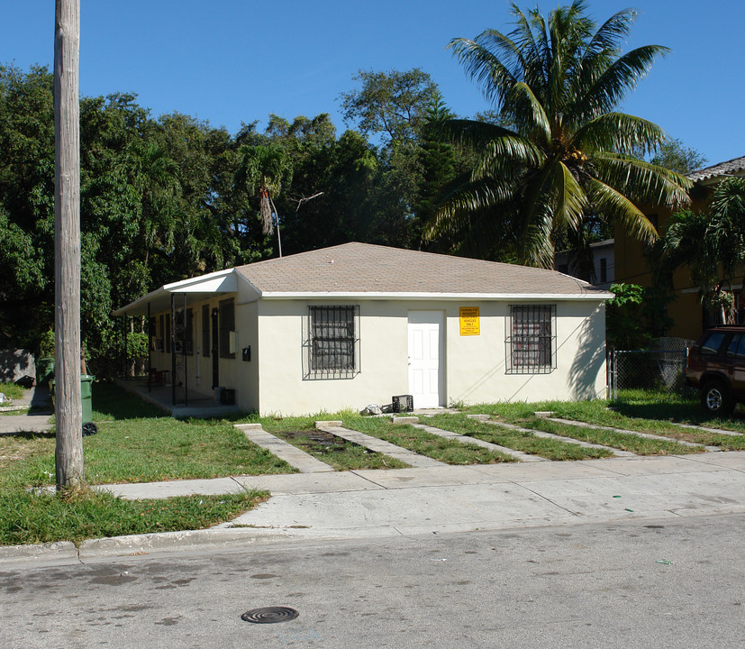 155 NE 59th St in Miami, FL - Foto de edificio