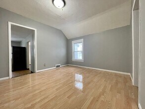 98 Manitoba Ave W in St. Paul, MN - Foto de edificio - Building Photo