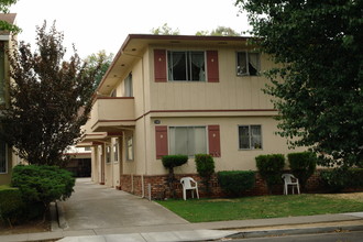 1109 Capuchino Ave in Burlingame, CA - Building Photo - Building Photo