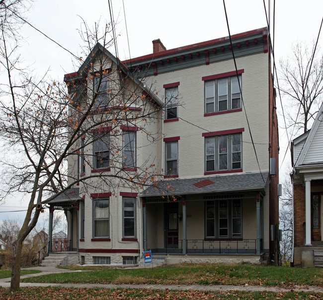 930-932 Summit Ave in Cincinnati, OH - Foto de edificio - Building Photo