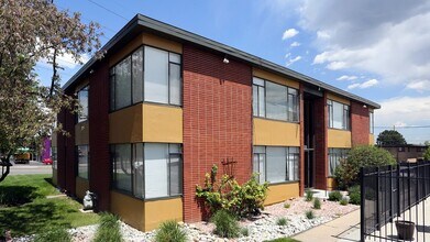 Four Winds in Lakewood, CO - Building Photo - Building Photo