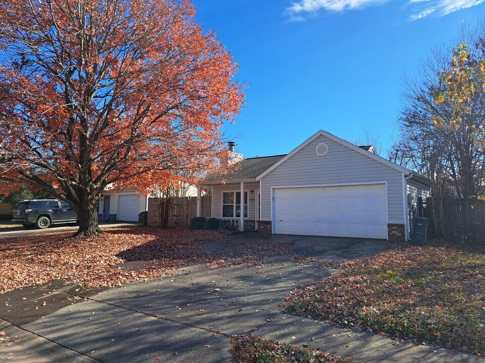 3237 W Woodfield Way in Fayetteville, AR - Building Photo