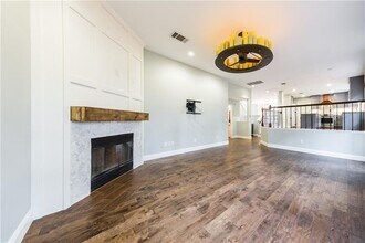 6401 Back Bay Ln in Austin, TX - Foto de edificio - Building Photo