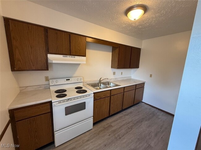 8422 Colwyn Ct in Youngstown, OH - Building Photo - Building Photo