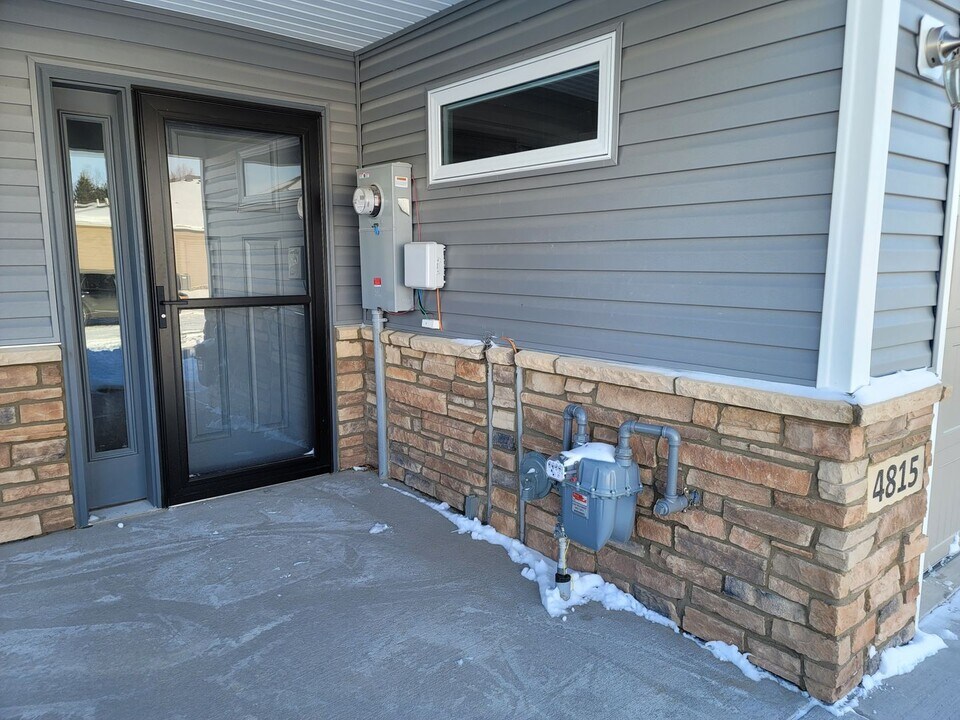 4815 Kester St in Cheyenne, WY - Foto de edificio