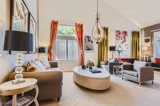 8609 Invierno Cir in Las Vegas, NV - Building Photo - Building Photo