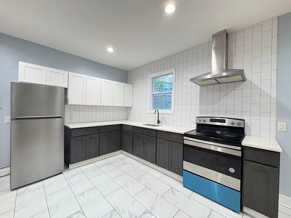 69 Linden Ave, Unit 4 in East Orange, NJ - Building Photo