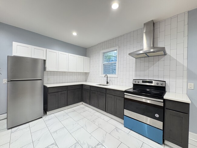 69 Linden Ave, Unit 4
