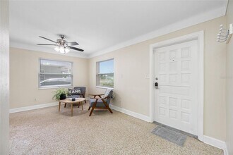 1120 45th St N in St. Petersburg, FL - Foto de edificio - Building Photo