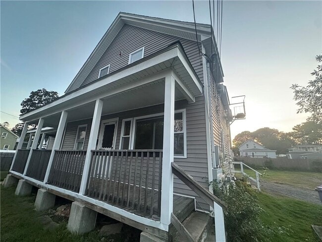 62 East St in West Warwick, RI - Building Photo - Building Photo