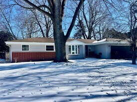 1706 S Seminole Rd in Appleton, WI - Building Photo