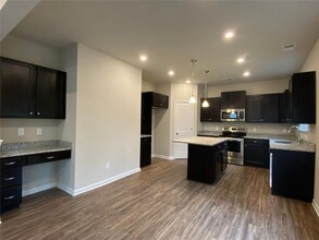 634 Collington Cir in Dalton, GA - Foto de edificio - Building Photo